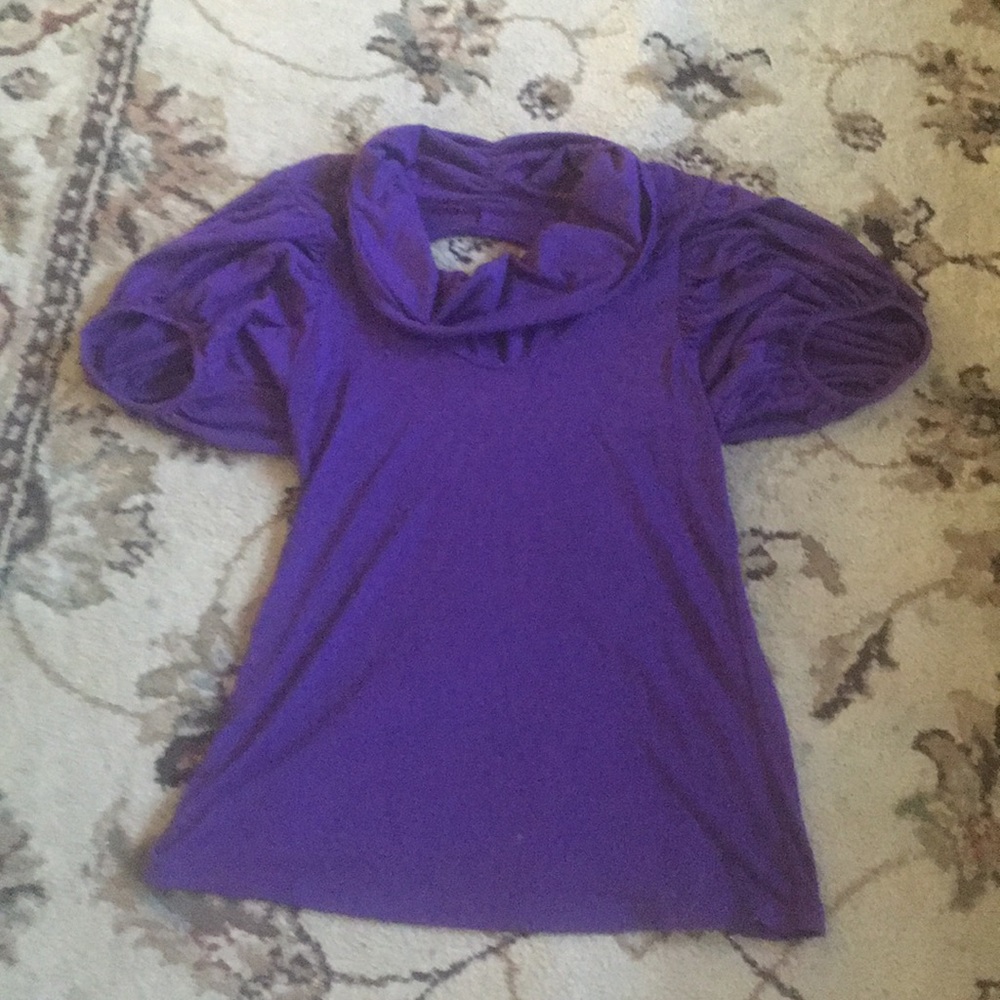 Shirt with cow neck